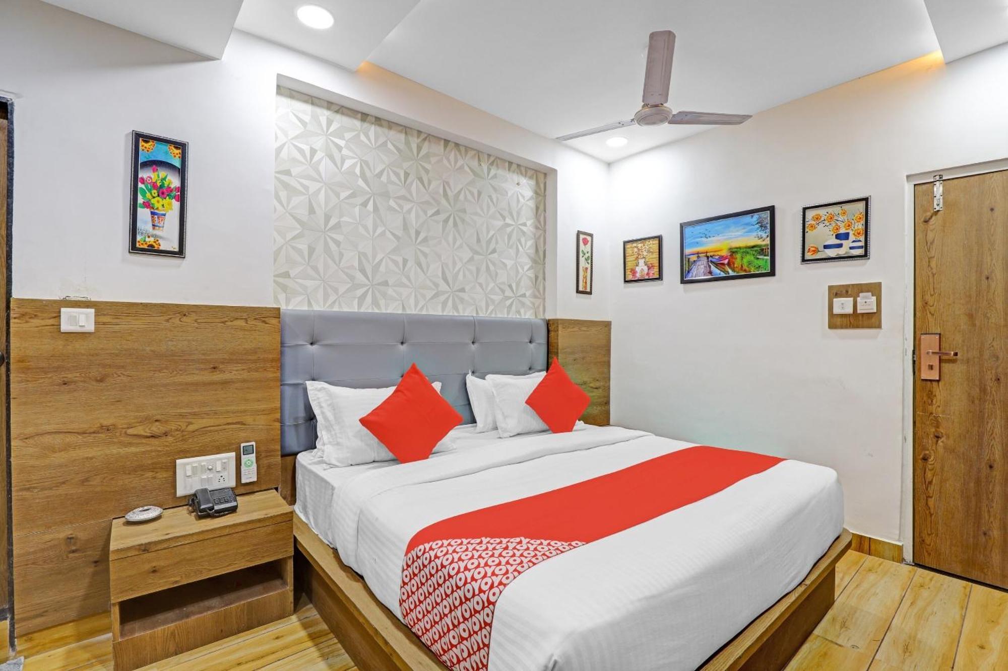 Hotel O R S Palace Ahmedabad Exterior photo