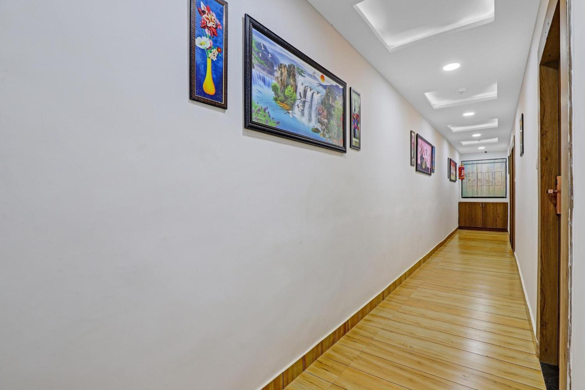 Hotel O R S Palace Ahmedabad Exterior photo